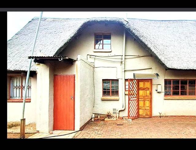 3 BEDROOM HOUSE FOR SALE IN KARENPARK